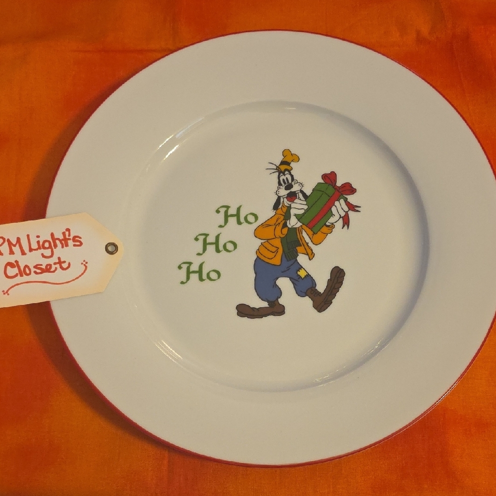 Disney Mickey's Vintage Holiday Festive Goofy Christmas Dinner Plate
